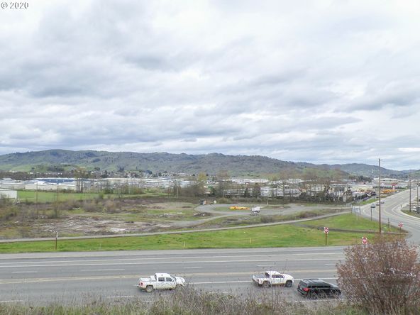 4553 Old Highway 99 S, Roseburg, OR 97471